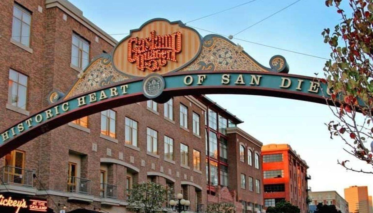 gaslamp-quarter-in-downtown-san-diego